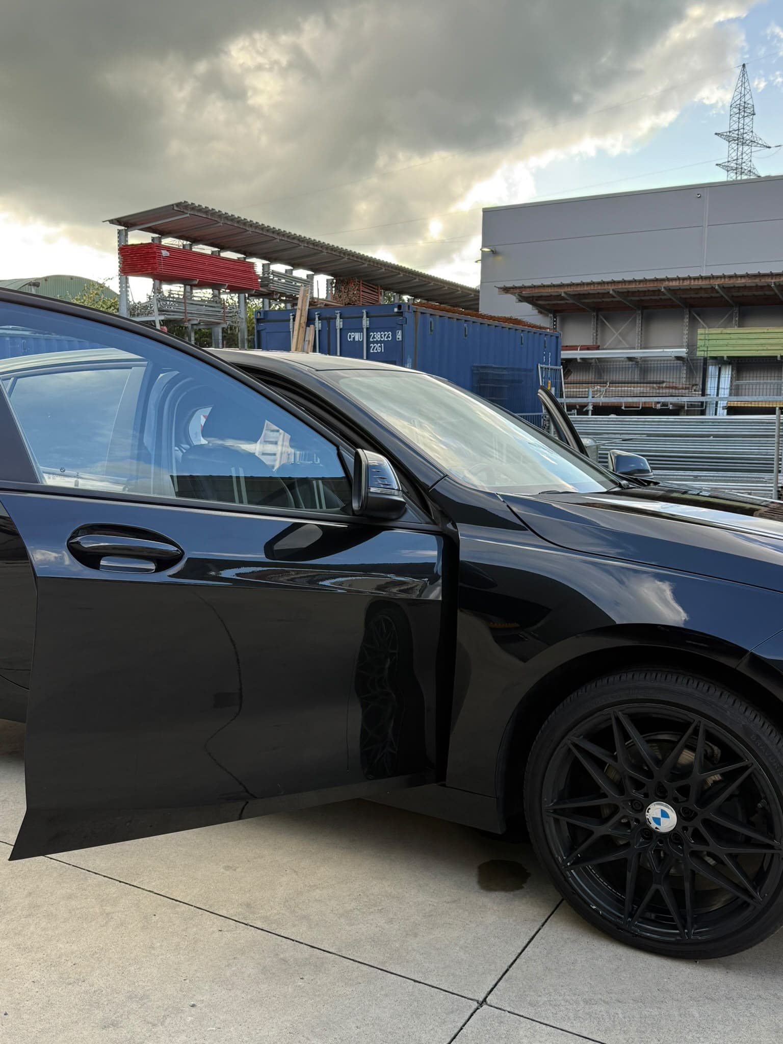 BMW Série 1 — Décontamination jante et flanc de pneu satiné