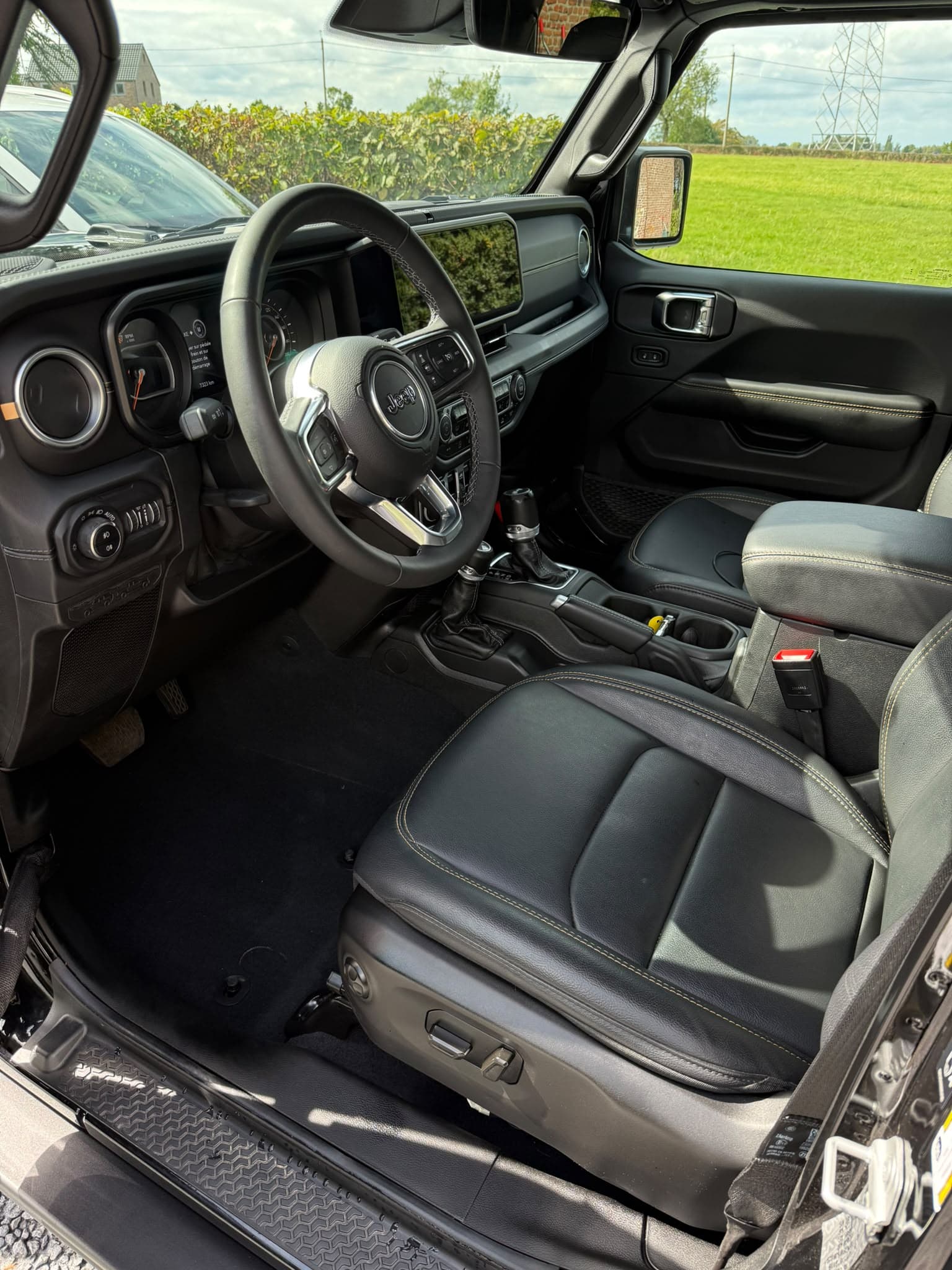 Jeep Wrangler — Habitacle tout-terrain assaini et dépoussiéré