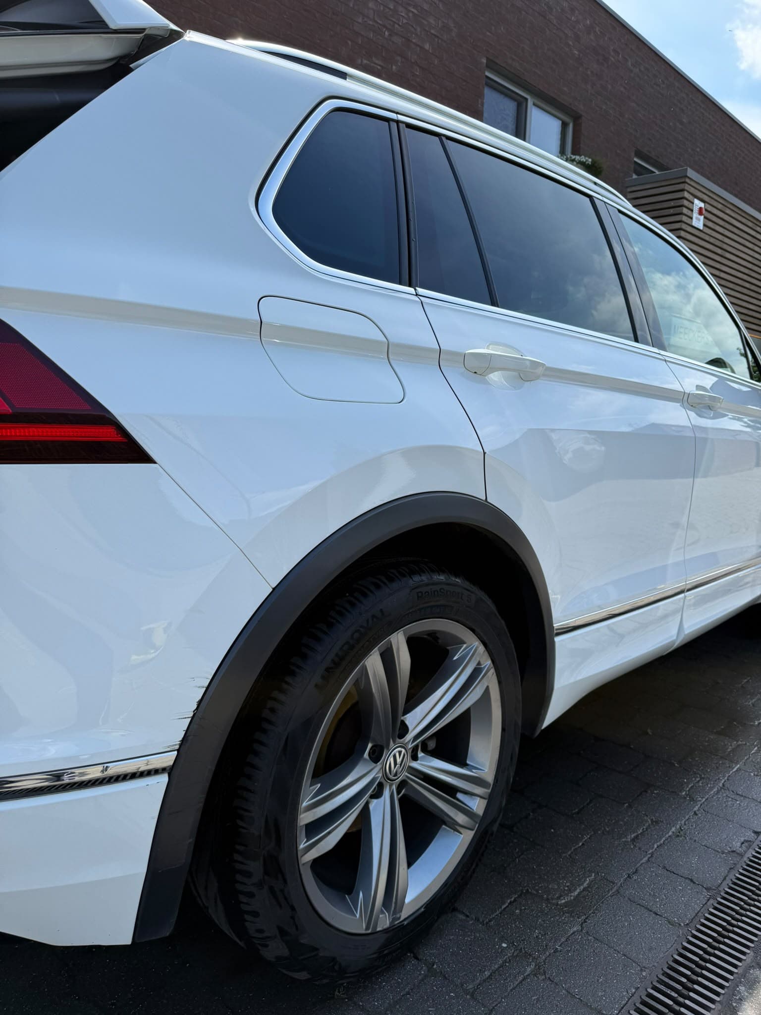 Volkswagen Tiguan R-Line — Carrosserie étincelante et dégraissage jantes