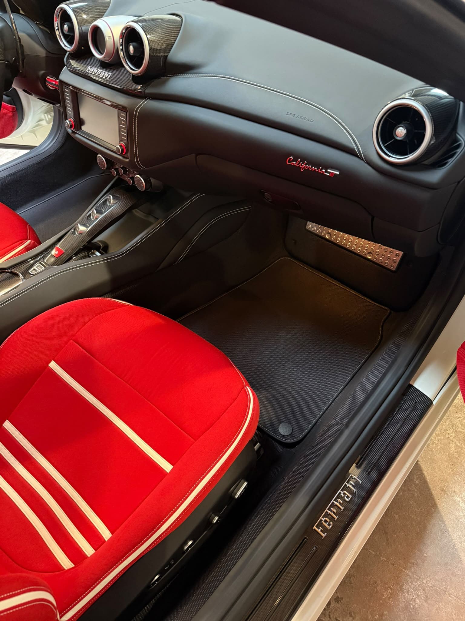 Ferrari California T — Aspiration haute puissance & finitions intérieures